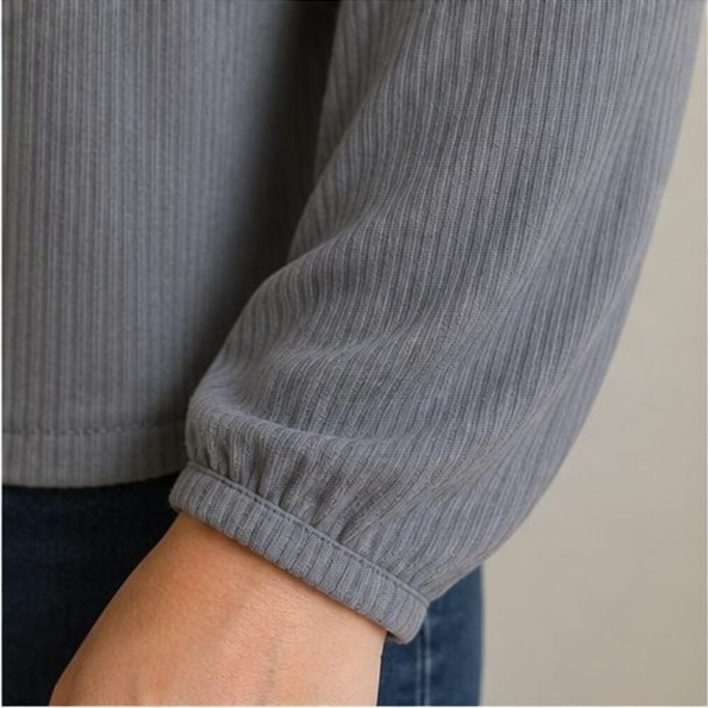 Gray Wrap Blouse - Picture 5 of 6
